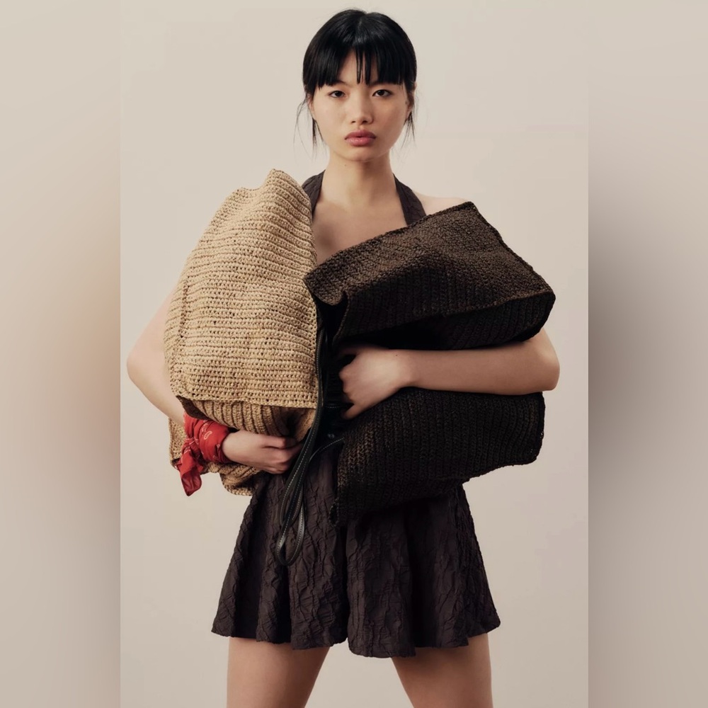Dark brown voven tote bag